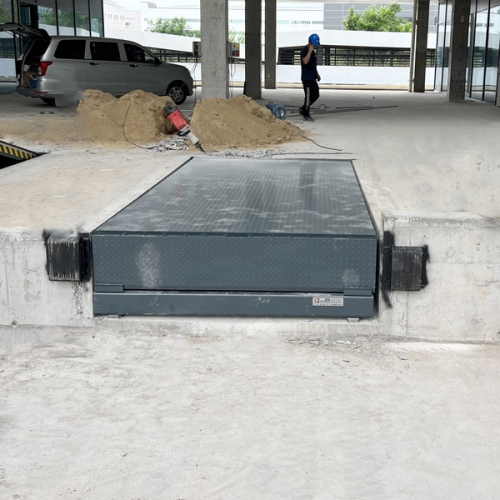 有CE认证固定式液压登车桥：打造出口高效安全的装卸货枢纽